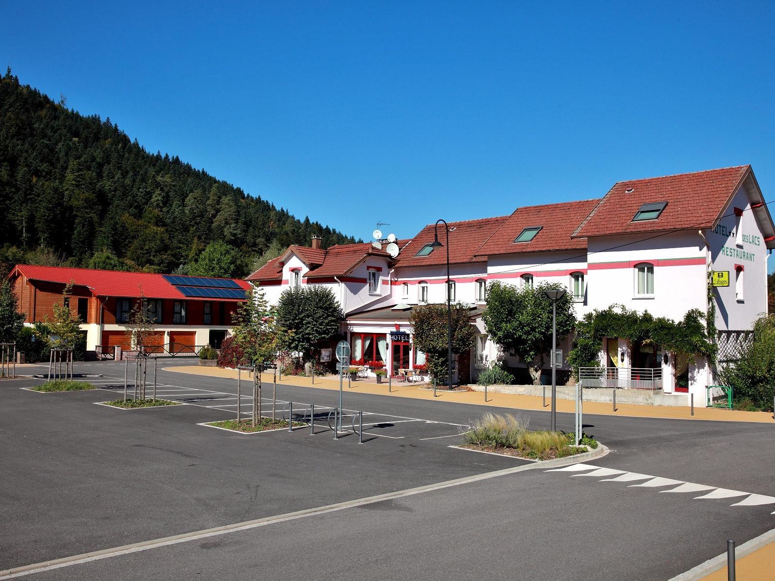 Logis Hotel des Lacs Celles-sur-Plaine Buitenkant foto