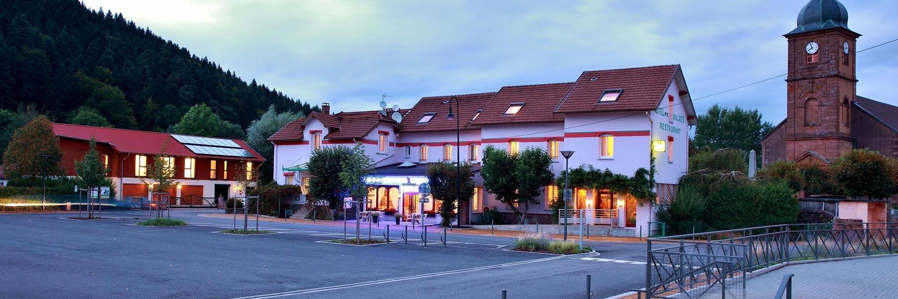 Logis Hotel des Lacs Celles-sur-Plaine Buitenkant foto